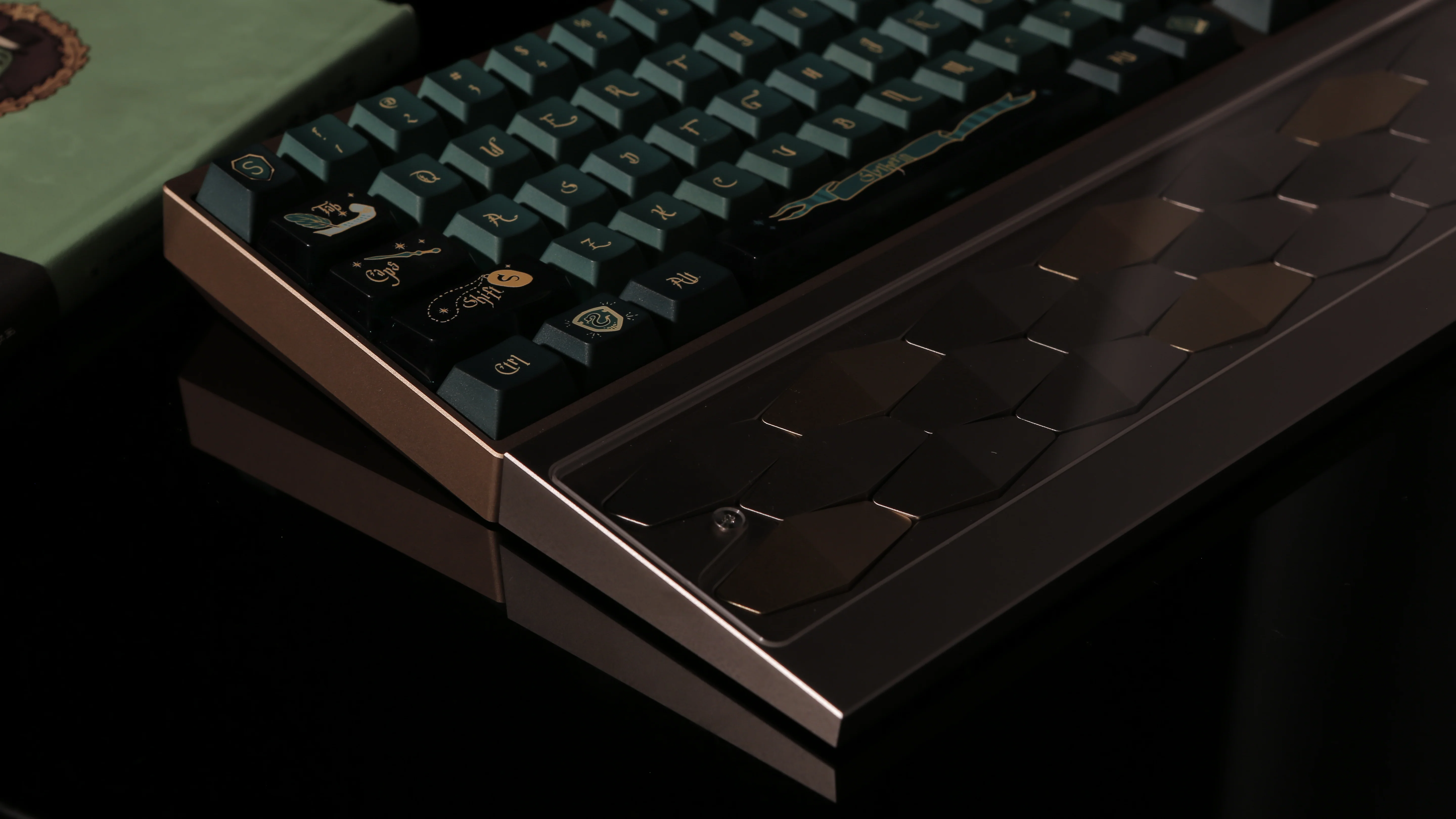 [In Stock] Dragon Scales Wrist Rest 65%-Silicone Connector Version - Image 4