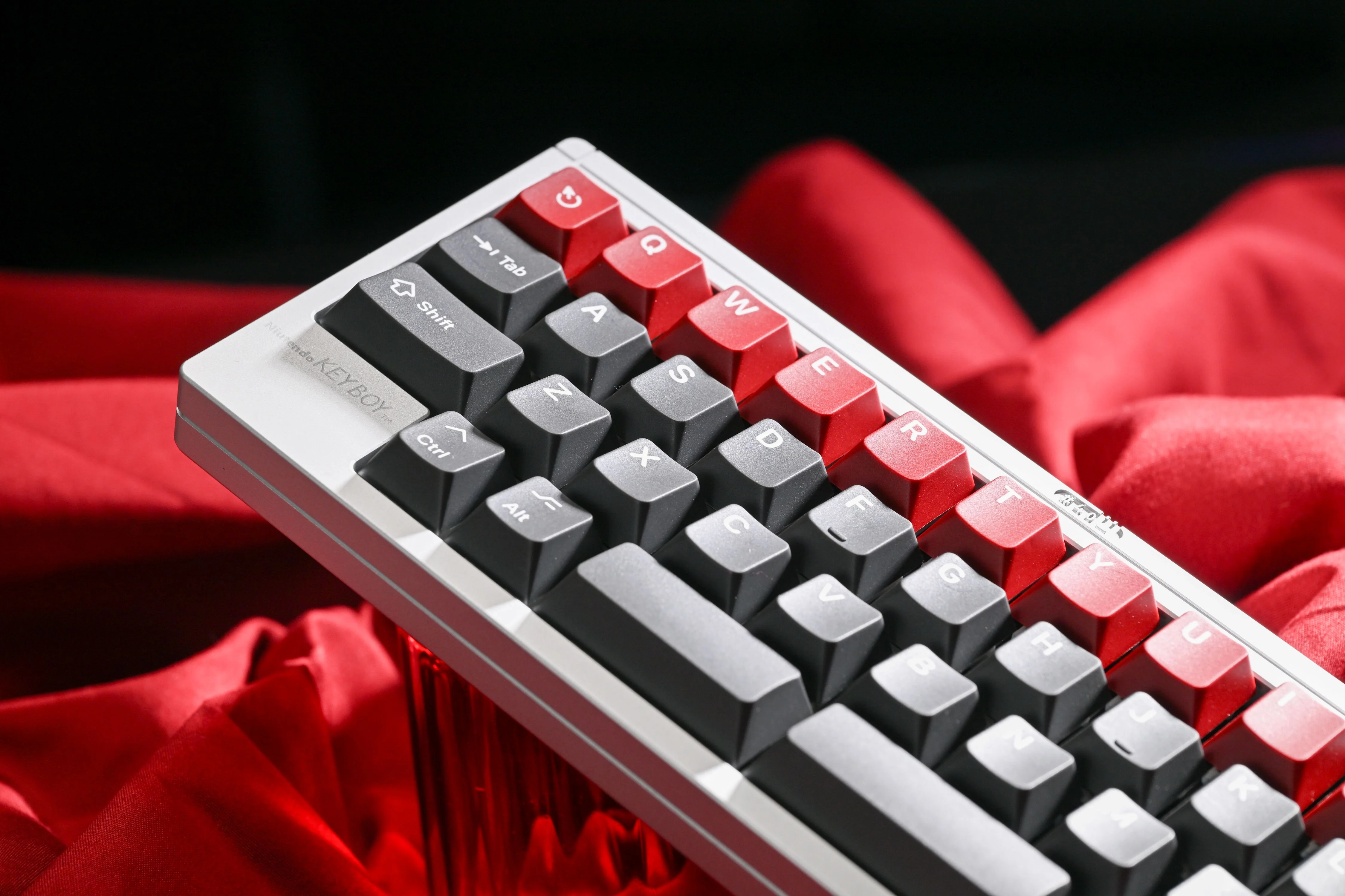 [In Stock] KAP Grey Alert PBT Double-Shot Keycap Set - Image 18