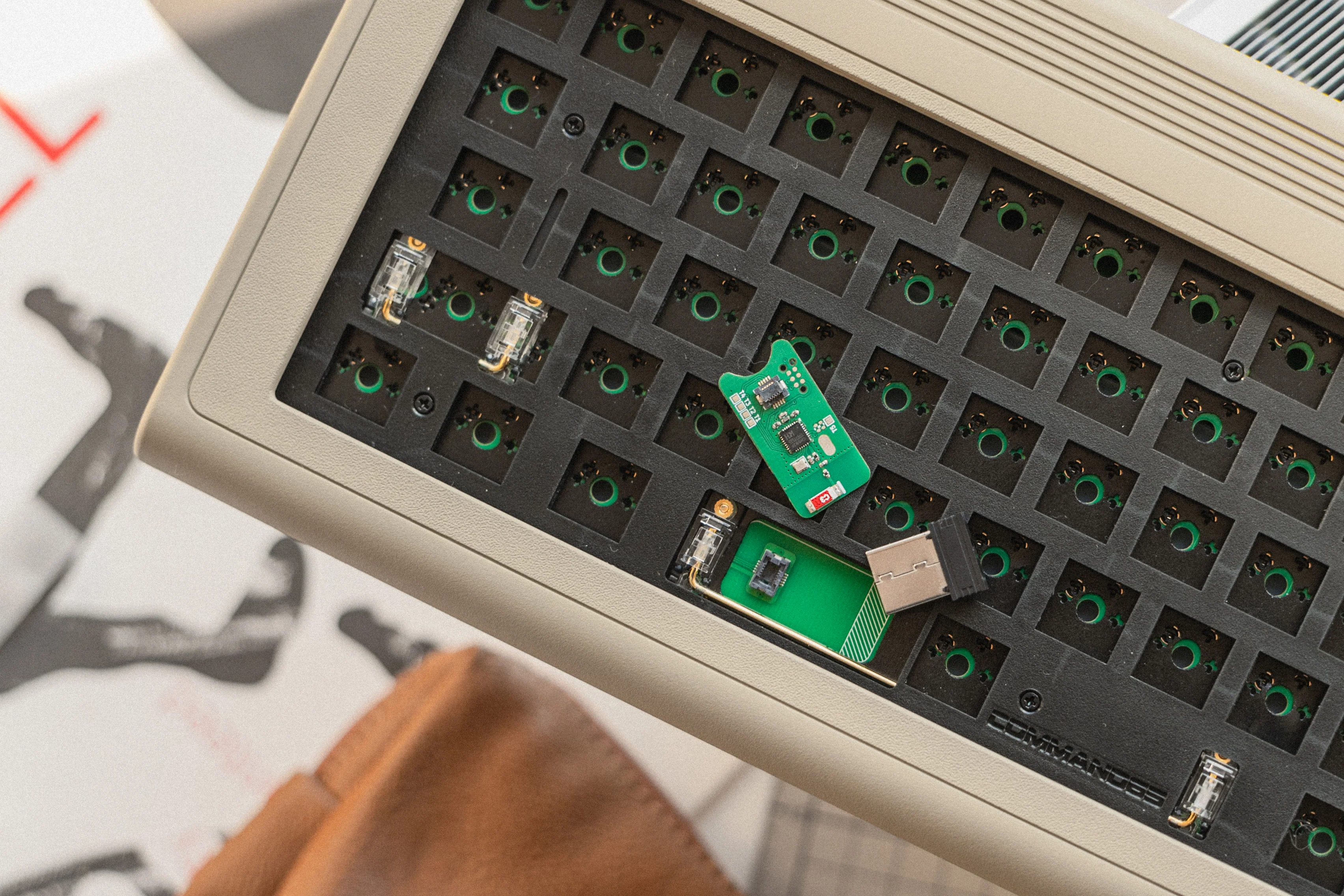 [In Stock] PK x BIOI Command 65 R2 Vintage Custom Mechanical Keyboard Kit - Image 4